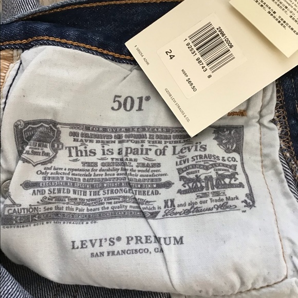 LEVI’S 501 CLASSIC ROLLED UP MID RISE SHORTS🎀 - Picture 4 of 6